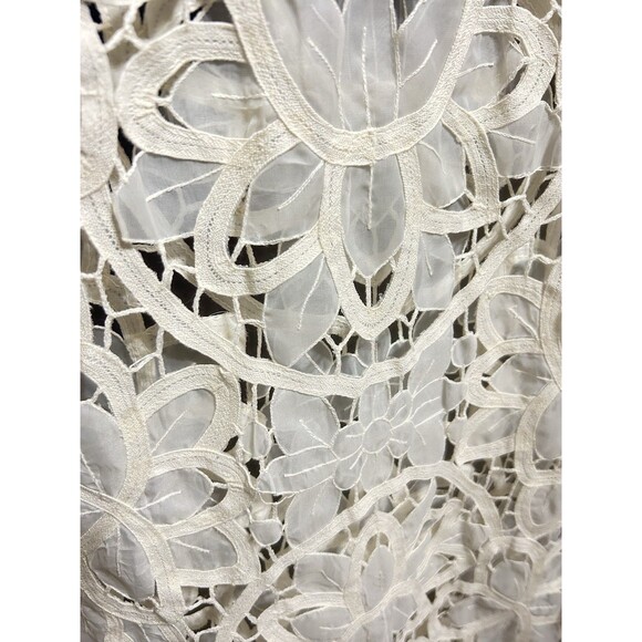 Imperial Elegance RN‎ 65899 White Floral Delicate Table Runner - Picture 8 of 11